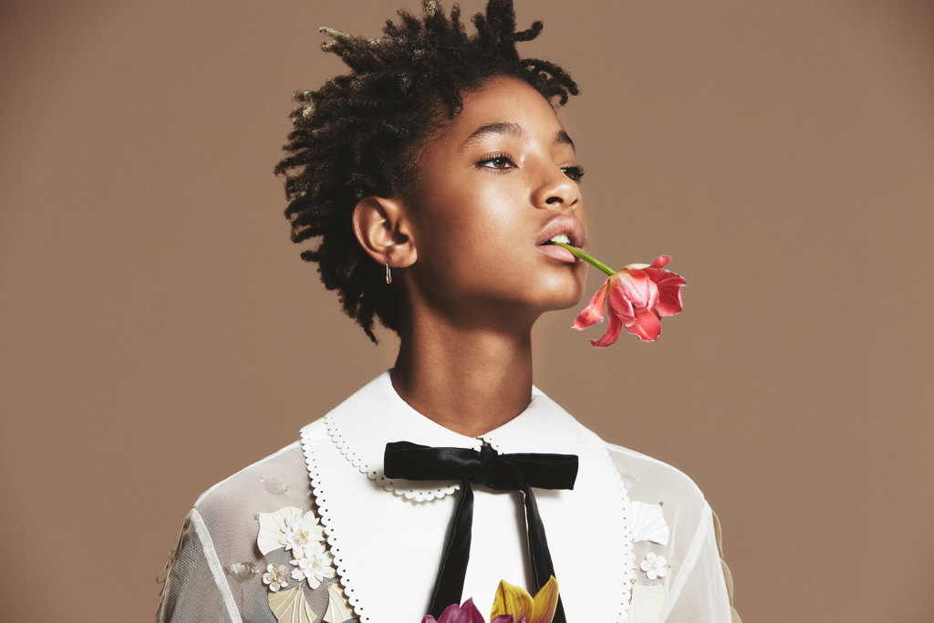 Quei tagli per cancellare il dolore di Willow, la figlia bisex e poliamorosa di Will Smith