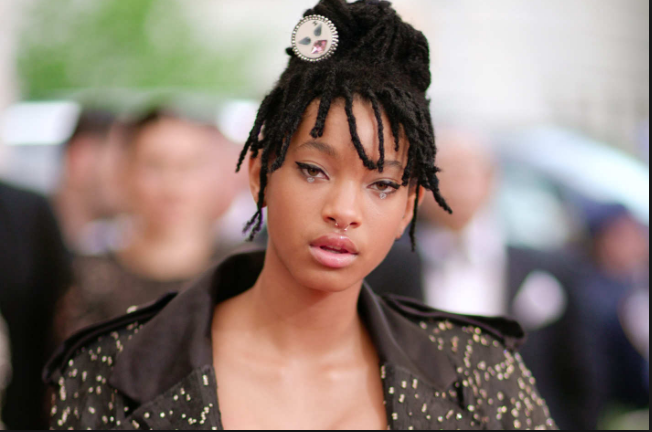 Quei tagli per cancellare il dolore di Willow, la figlia bisex e poliamorosa di Will Smith