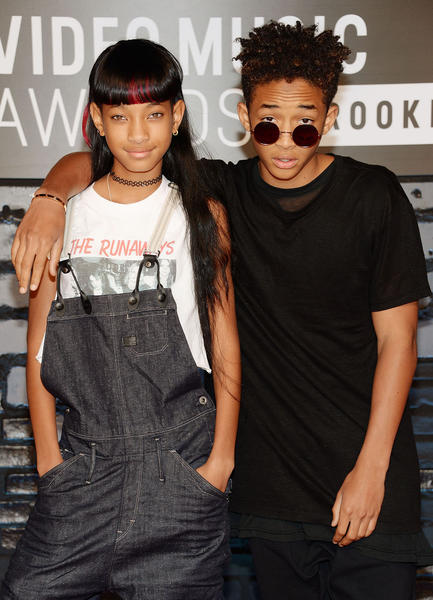 Quei tagli per cancellare il dolore di Willow, la figlia bisex e poliamorosa di Will Smith