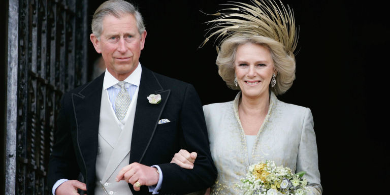 Carlo e Camilla, perché i reali non possono baciarsi in pubblico e loro lo fanno