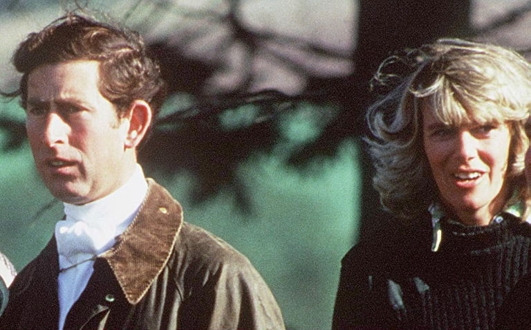 Carlo e Camilla, perché i reali non possono baciarsi in pubblico e loro lo fanno