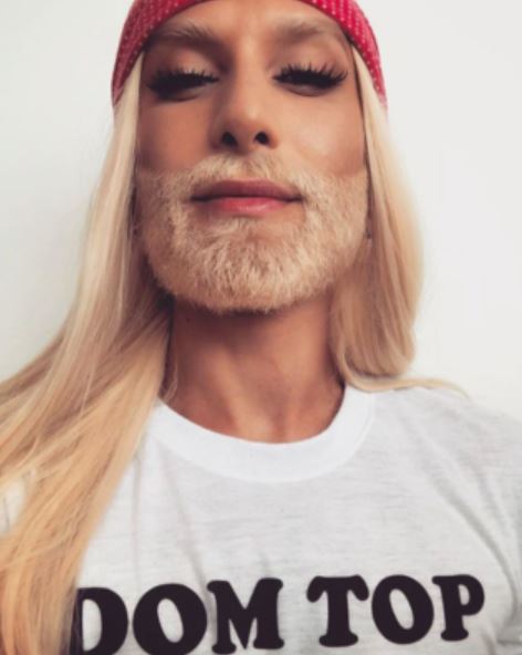 La nuova trasformazione di Conchita Wurst: da diva ad 'artista in barba e stivali'