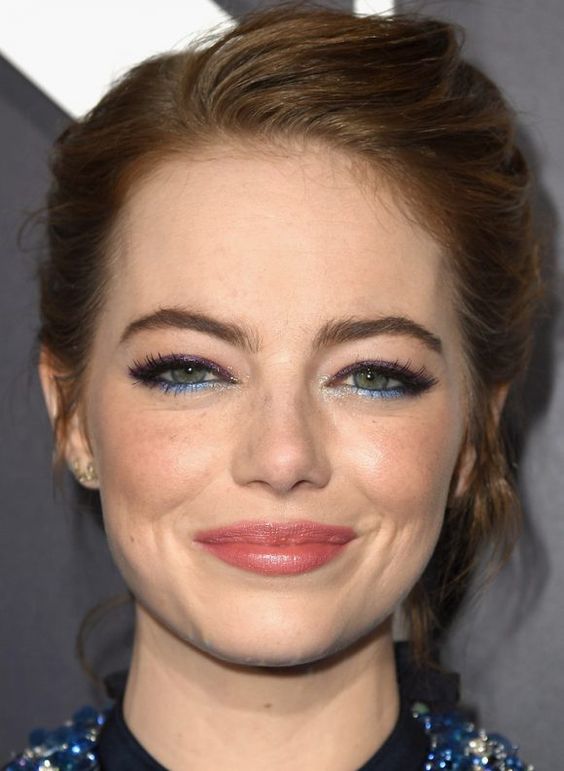 A lezione di stile da Emma Stone: 20 outfit e trucchi da copiare