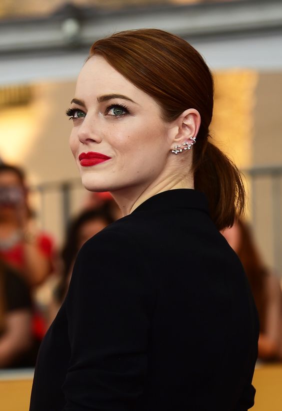 A lezione di stile da Emma Stone: 20 outfit e trucchi da copiare