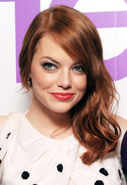 A lezione di stile da Emma Stone: 20 outfit e trucchi da copiare