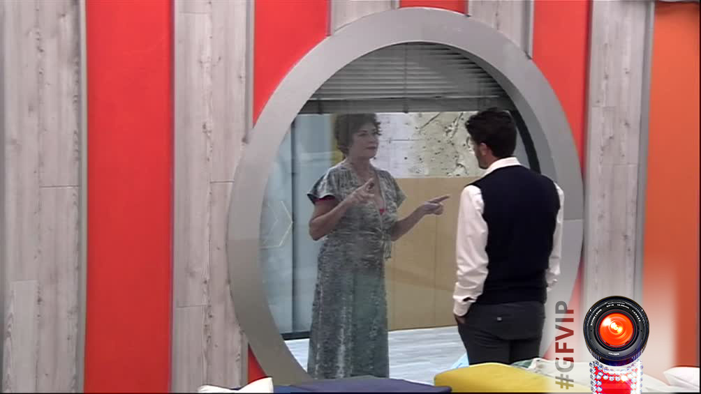 GF Vip, giochi pericolosi tra Aida e Jeremias, ma il fidanzato non ci sta