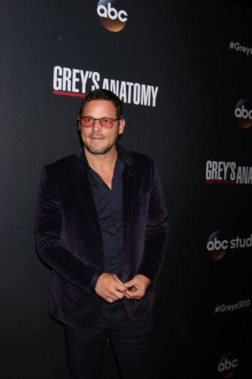 300 puntate di Grey's Anatomy: i medici in abito da sera al party