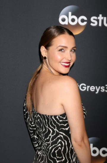 300 puntate di Grey's Anatomy: i medici in abito da sera al party