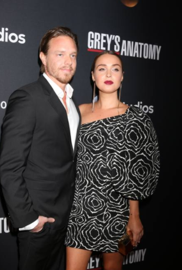 300 puntate di Grey's Anatomy: i medici in abito da sera al party