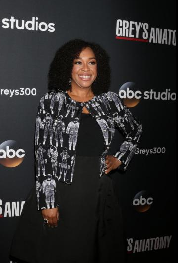300 puntate di Grey's Anatomy: i medici in abito da sera al party