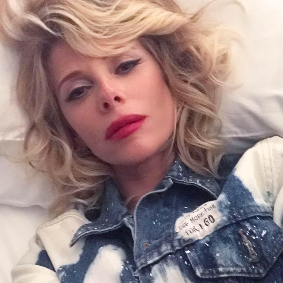 Hai i capelli biondi e la pelle chiara: copia questi 10 make up di Alessia Marcuzzi