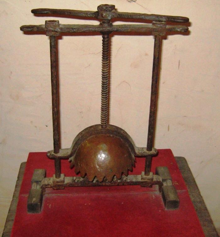 27 torture atroci con cui si punivano le donne nel Medioevo
