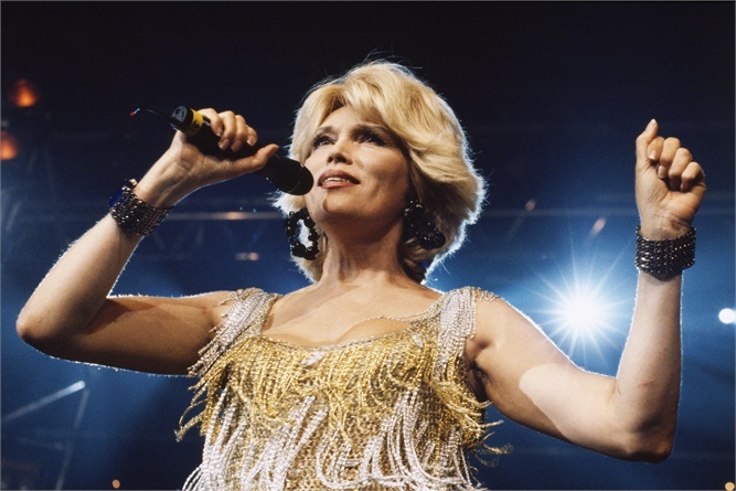 L'eros androgino di Amanda Lear, la musa di Salvador Dalì