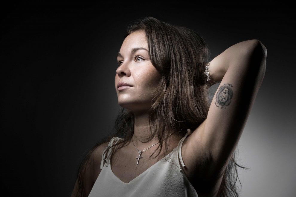 I segni del Bataclan sulla pelle: i tatuaggi dei sopravvissuti