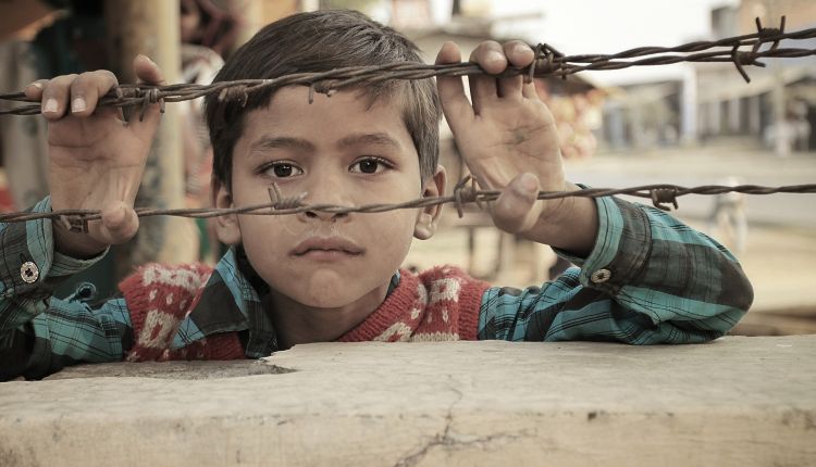Bambini in guerra: alcuni tentano il suicidio, 1 su 4 ha problemi di salute mentale