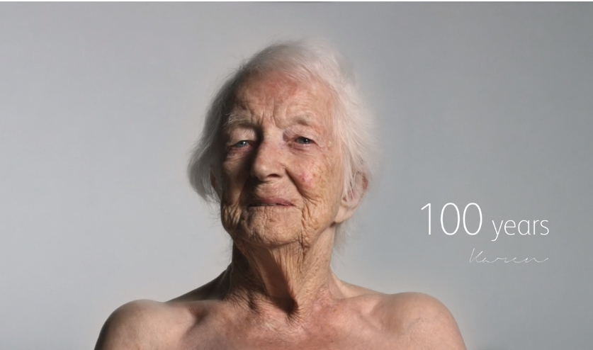 Un'intera vita (e la bellezza senza filtri di una donna) in 60 secondi