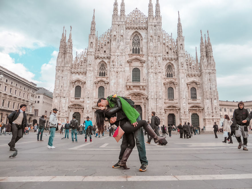 "Ti bacerò in tutte le città del mondo": due ragazzi e il loro amore "a distanza"