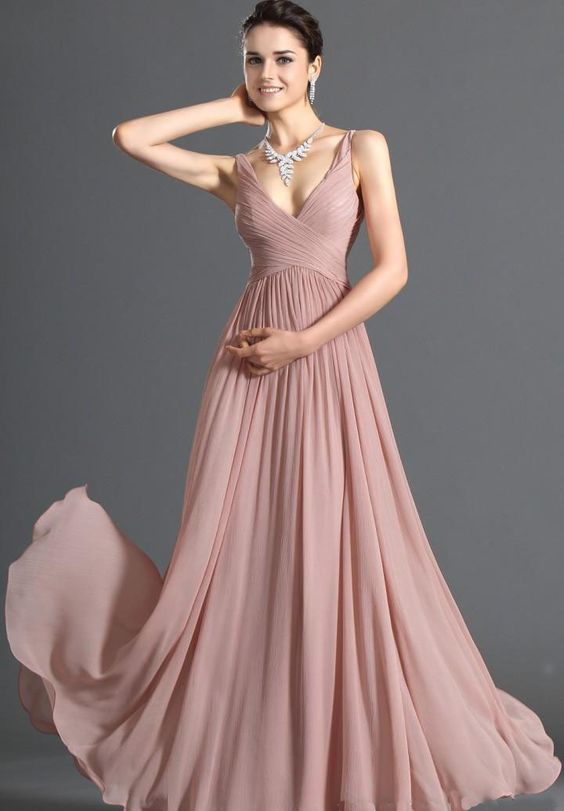 Il colore del vestito da sposa 2018 è il "rosa nostalgia"