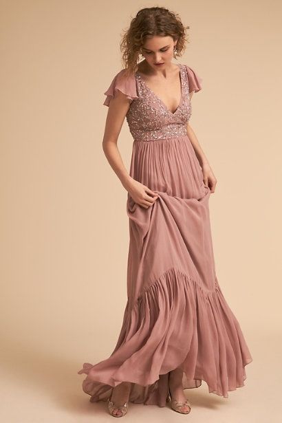 Il colore del vestito da sposa 2018 è il "rosa nostalgia"