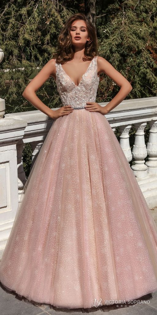 Il colore del vestito da sposa 2018 è il "rosa nostalgia"