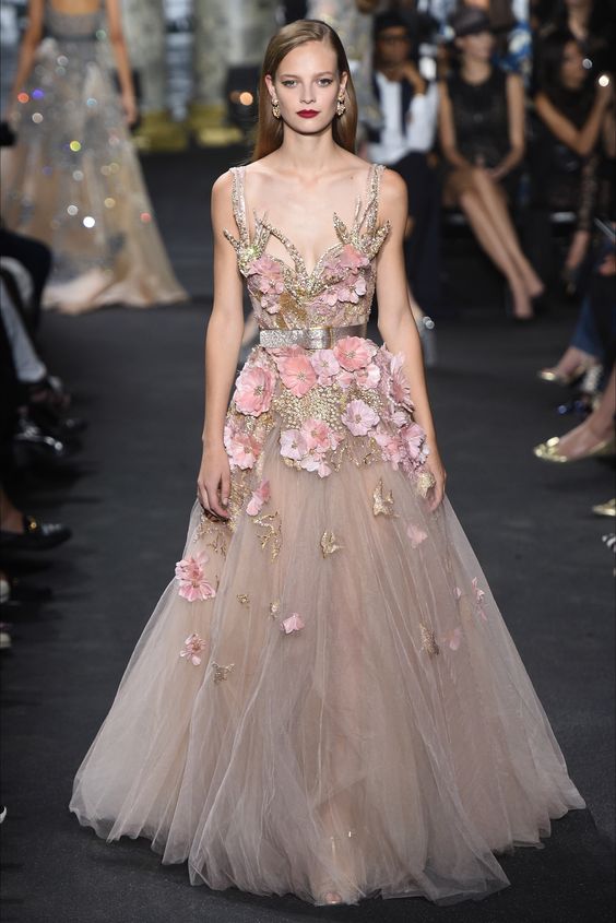 Il colore del vestito da sposa 2018 è il "rosa nostalgia"