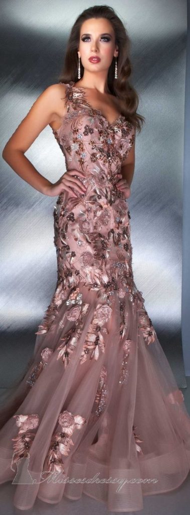 Il colore del vestito da sposa 2018 è il "rosa nostalgia"