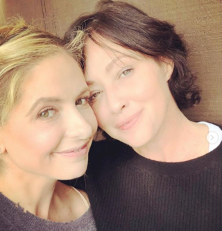 Shannen Doherty: dal cancro al ritorno alla vita Shannen Doherty: dal cancro al ritorno alla vita