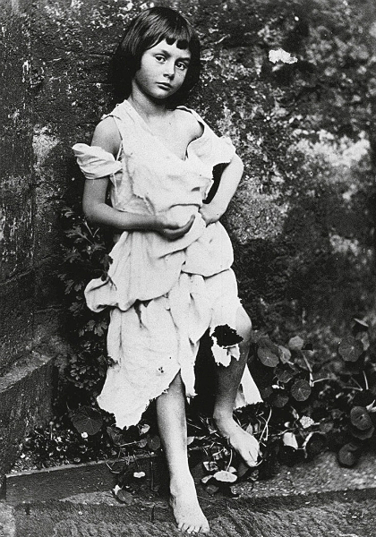 Fotografò spesso la sua Alice, ma Lewis Carroll fu davvero un pedofilo?