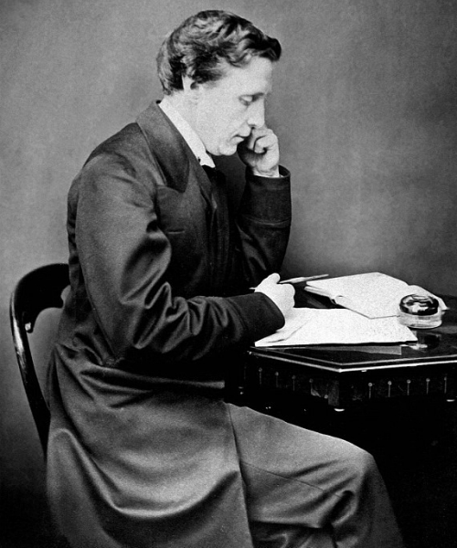 Fotografò spesso la sua Alice, ma Lewis Carroll fu davvero un pedofilo?
