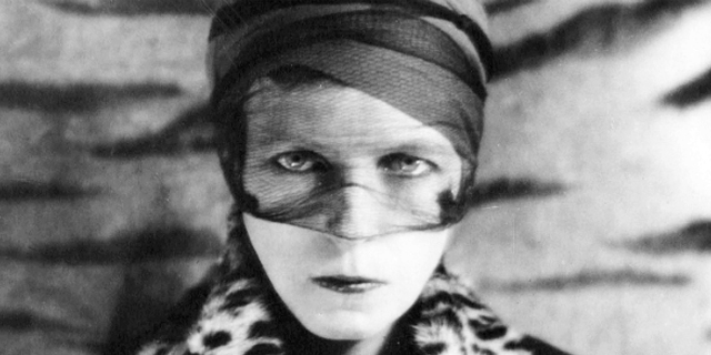 Nancy Clare Cunard, la scrittrice "più bella del mondo" che arrivò a pesare 27 chili Nancy Clare Cunard, la scrittrice "più bella del mondo" che arrivò a pesare 27 chili