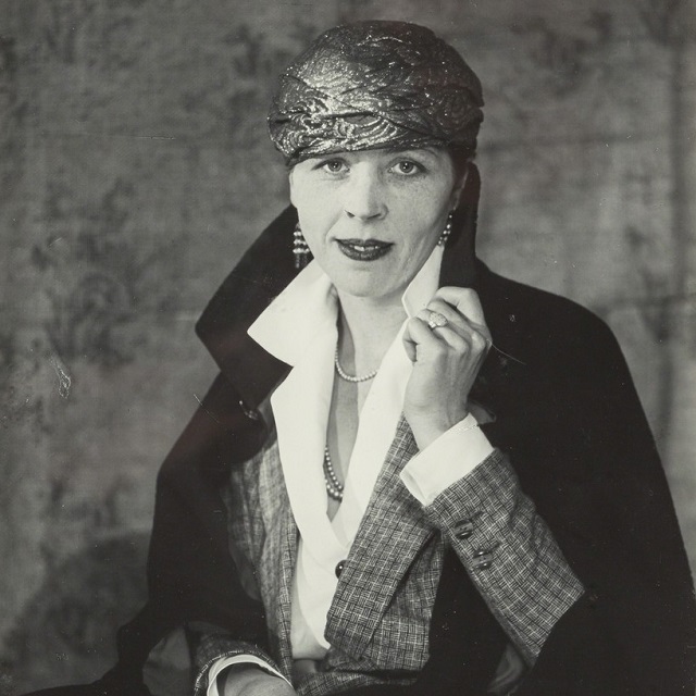 Dovremmo leggere tutti Djuna Barnes: "Non sono lesbica, ho solo amato una donna"