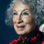 La lezione di Margaret Atwood alle ragazze sul non essere ancelle, né prede