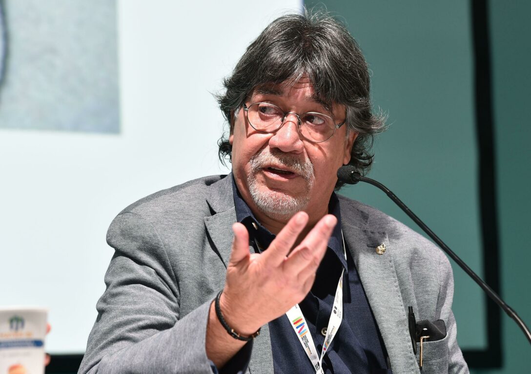 Addio a Luis Sepúlveda, che con Carmen scrisse "la più bella storia d'amore"