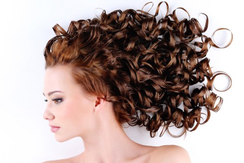Capelli ricci e crespi: come trattarli al meglio! Capelli ricci e crespi: come trattarli al meglio!