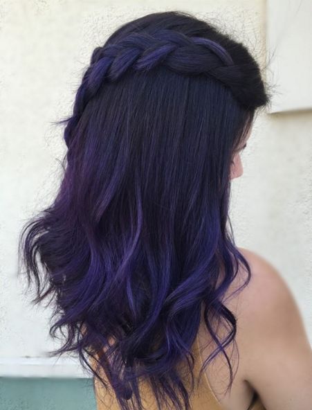 Blackberry Dark Purple, il nuovo trend colore per capelli è la mora