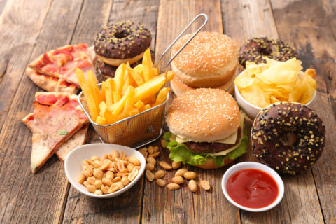 junk food causa di grasso addominale