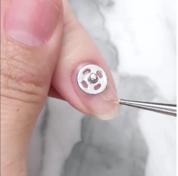 Mai provato le Tic Toc Nails: la nail art attacca e stacca?