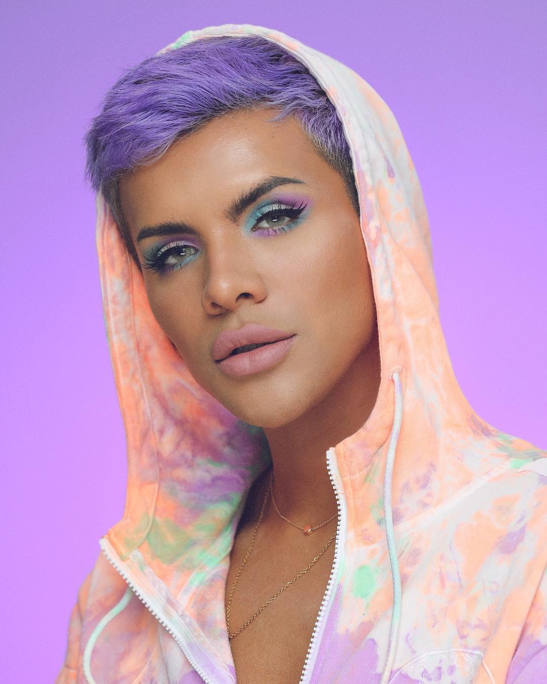 Gli uomini lo fanno meglio... Il trucco spiegato da 6 beauty blogger maschi