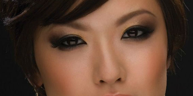 Occhi a mandorla smokey eyes