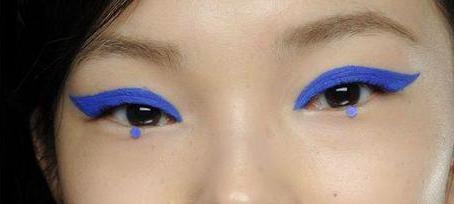 Occhi a mandorla trucco occasioni speciali