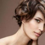 I migliori tagli per capelli corti mossi per avere un look fresco e impeccabile