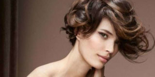 capelli corti mossi
