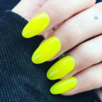 Unghie fluo: la manicure che regala energia, ora perfetta anche per l'inverno