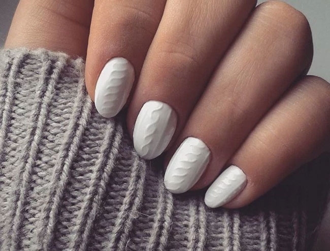 Unghie natalizie: 16 idee per una manicure elegante e festiva