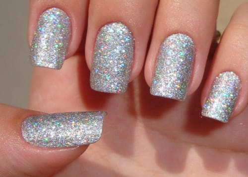 Unghie natalizie: 16 idee per una manicure elegante e festiva