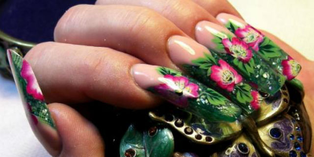 Micropittura unghie con fiori
