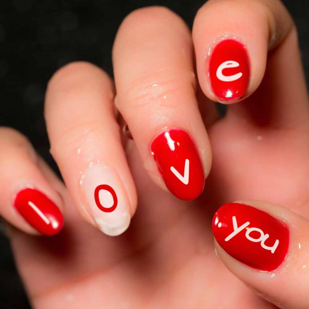 Unghie per San Valentino: 15 decorazioni romantiche