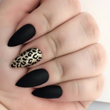 Accent nail: la manicure di tendenza che piace a tutti