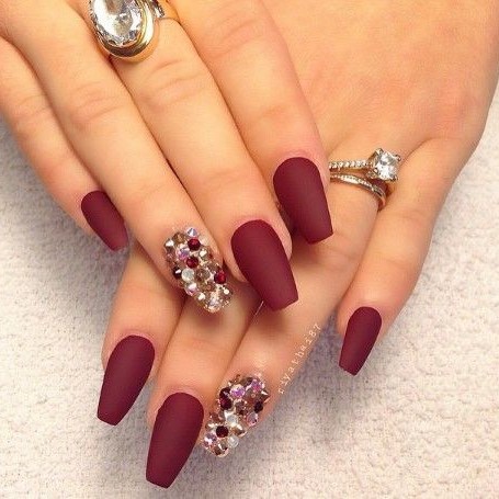 Accent nail: la manicure di tendenza che piace a tutti