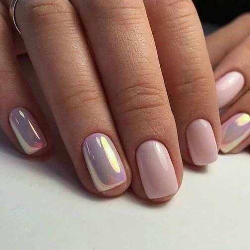 Accent nail: la manicure di tendenza che piace a tutti